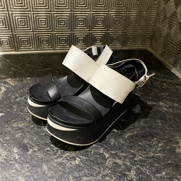 High platform strap sandals - Picture 4 of 4